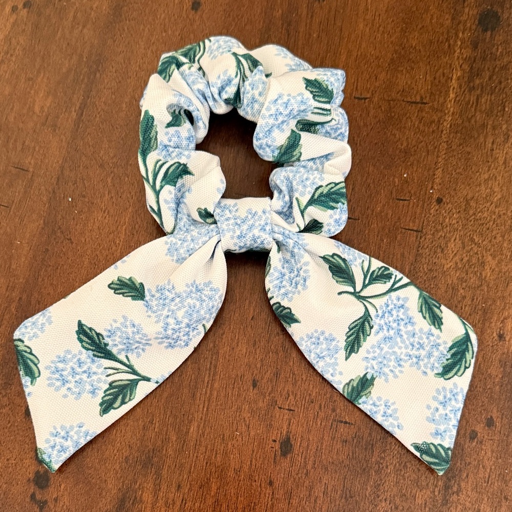 NWOT Rifle Paper Co. Hydrangea Scrunchie